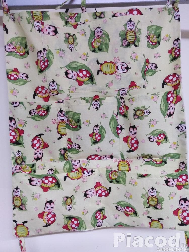 Kiságyra textil tároló