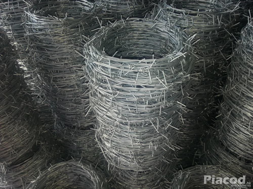 Szögesdrót, drótháló, vadháló, drótfonat, oszlop, kapu, kerítésépítés