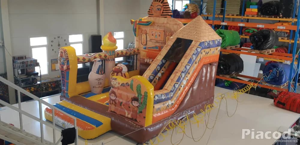 Bérelhető Fáraó Csúszdás Ugráló