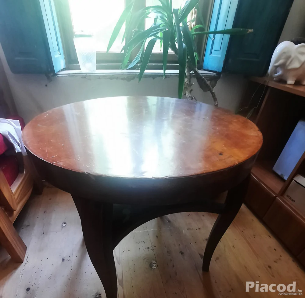 Fa dohányzó asztal