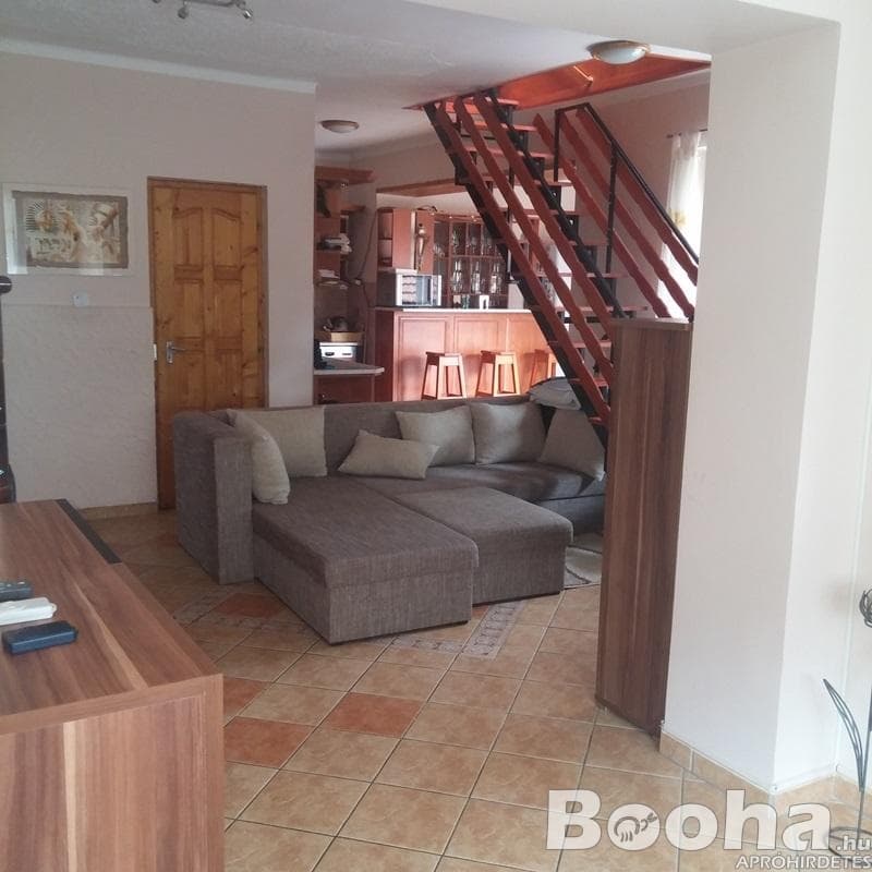 Pápán belvárosi minőségi családi ház eladó - Kép 2